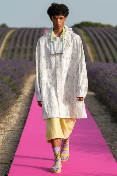 Look 50